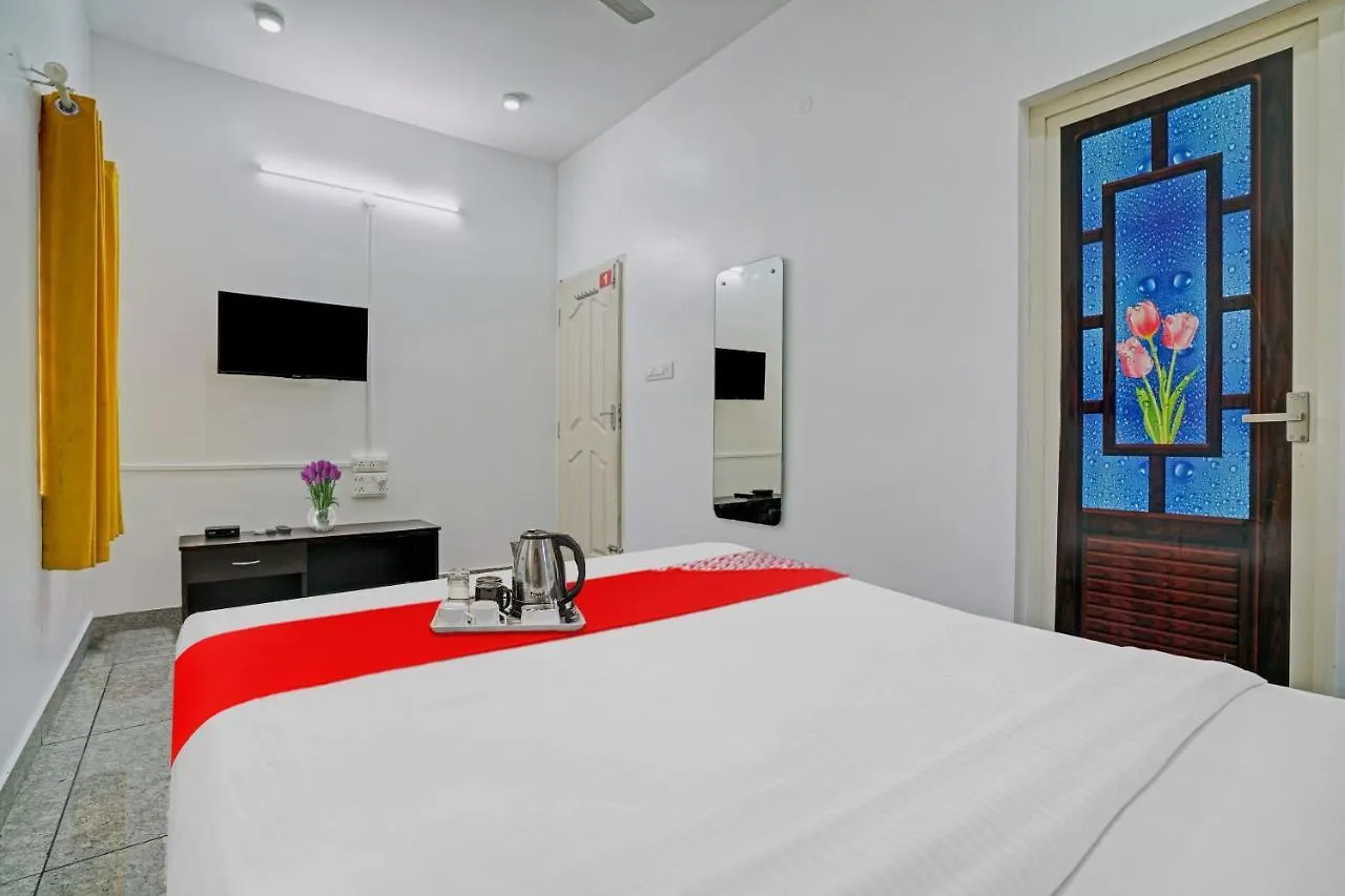 Hotel Oyo Thykoodam Sleep Inn Kochi