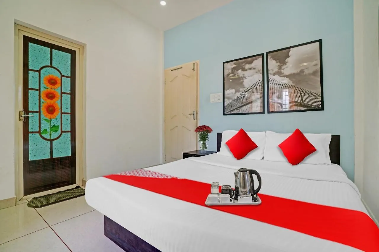 Oyo Thykoodam Sleep Inn Kochi 3*,  India